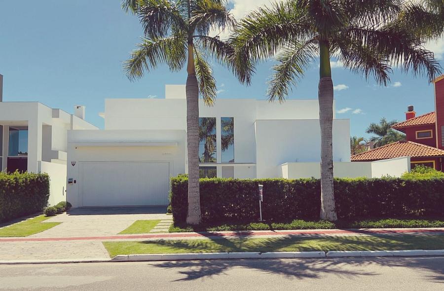 Casa com 5 dormitrios e piscina  venda em Jurer Internacional, Florianpolis